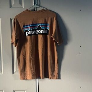 Patagonia, men size Medium, slight damaging whiteness under the pits.